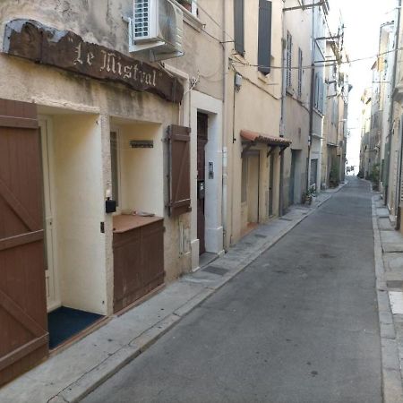 Апартаменты Le Mistral Location Ла-Сьота Экстерьер фото