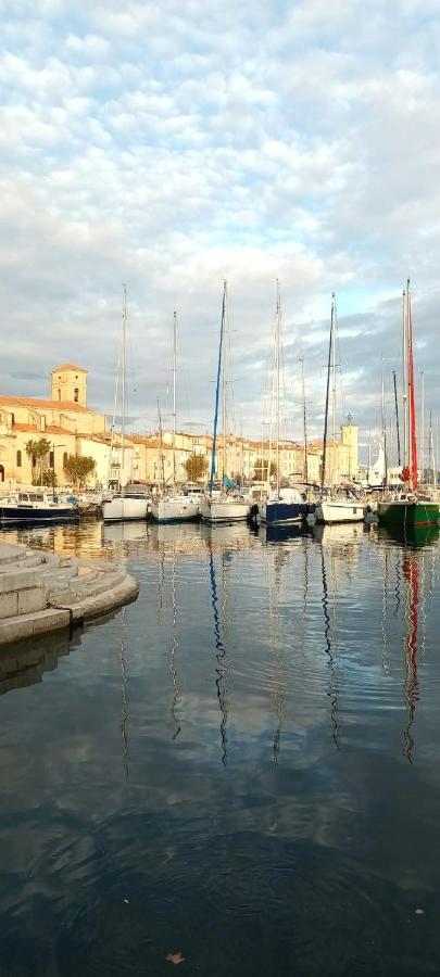 Апартаменты Le Mistral Location Ла-Сьота Экстерьер фото